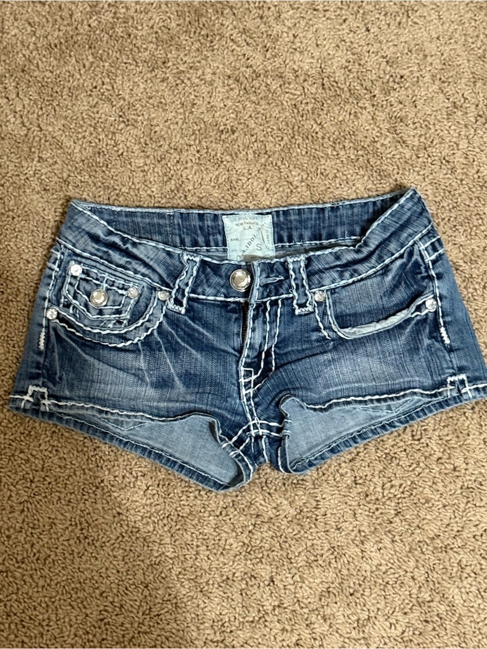 L.A. idol Blue Washed Denim Low-Rise Jean Short Shorts